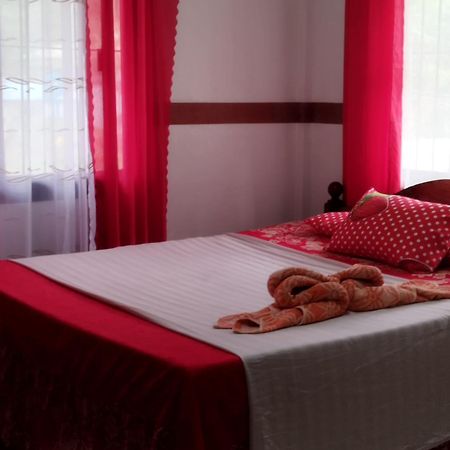 Riverside At Aninuan Accommodation And Food Puerto Galera Extérieur photo