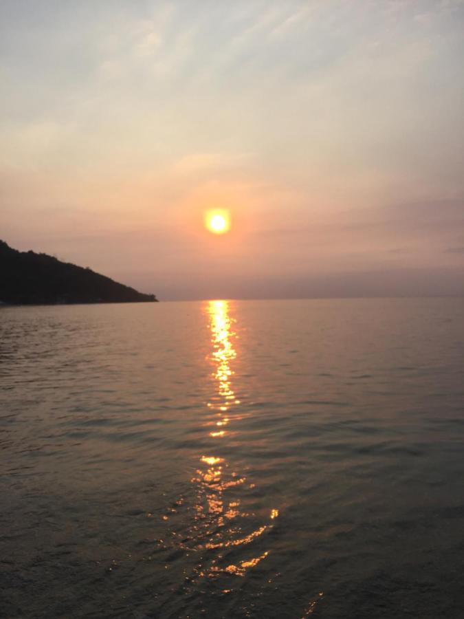 Riverside At Aninuan Accommodation And Food Puerto Galera Extérieur photo