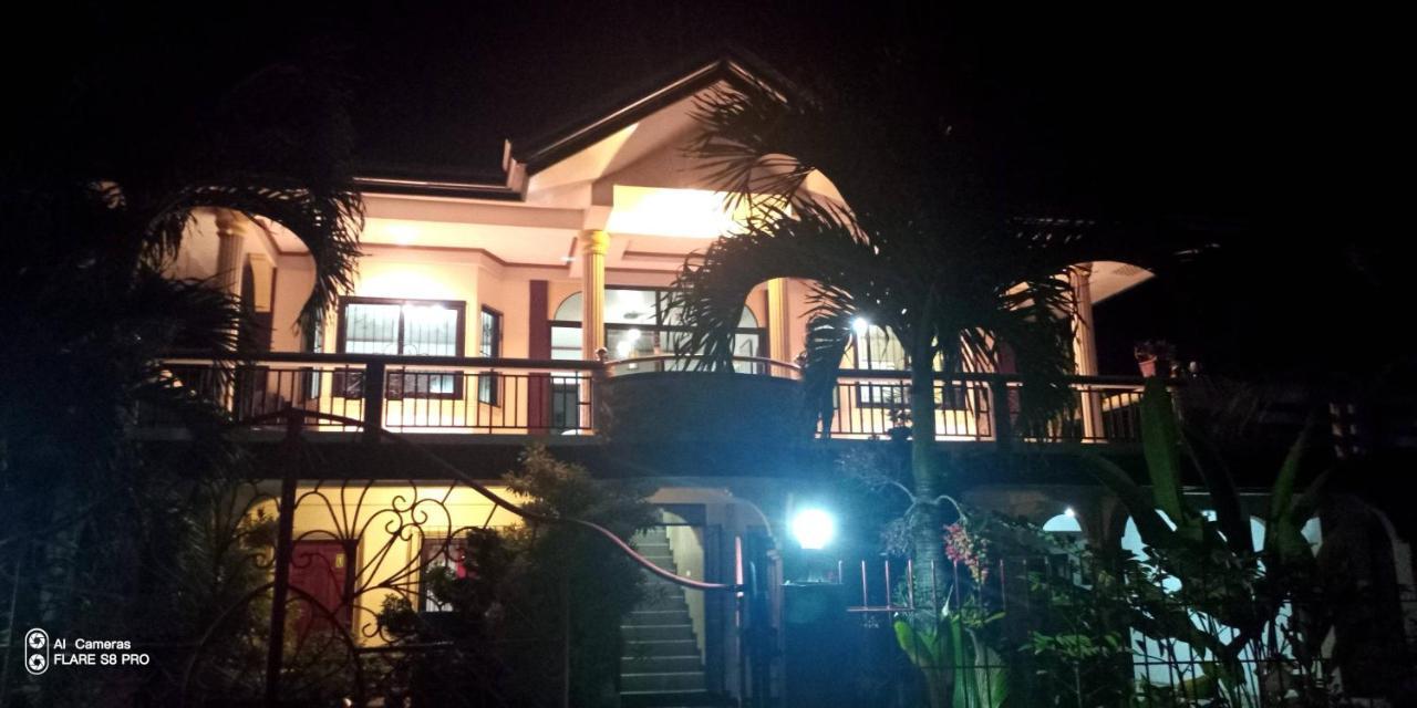 Riverside At Aninuan Accommodation And Food Puerto Galera Extérieur photo