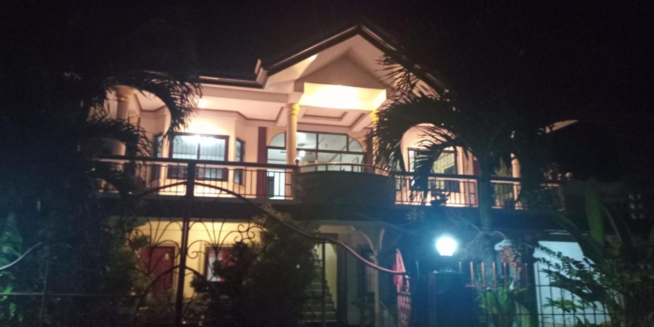 Riverside At Aninuan Accommodation And Food Puerto Galera Extérieur photo